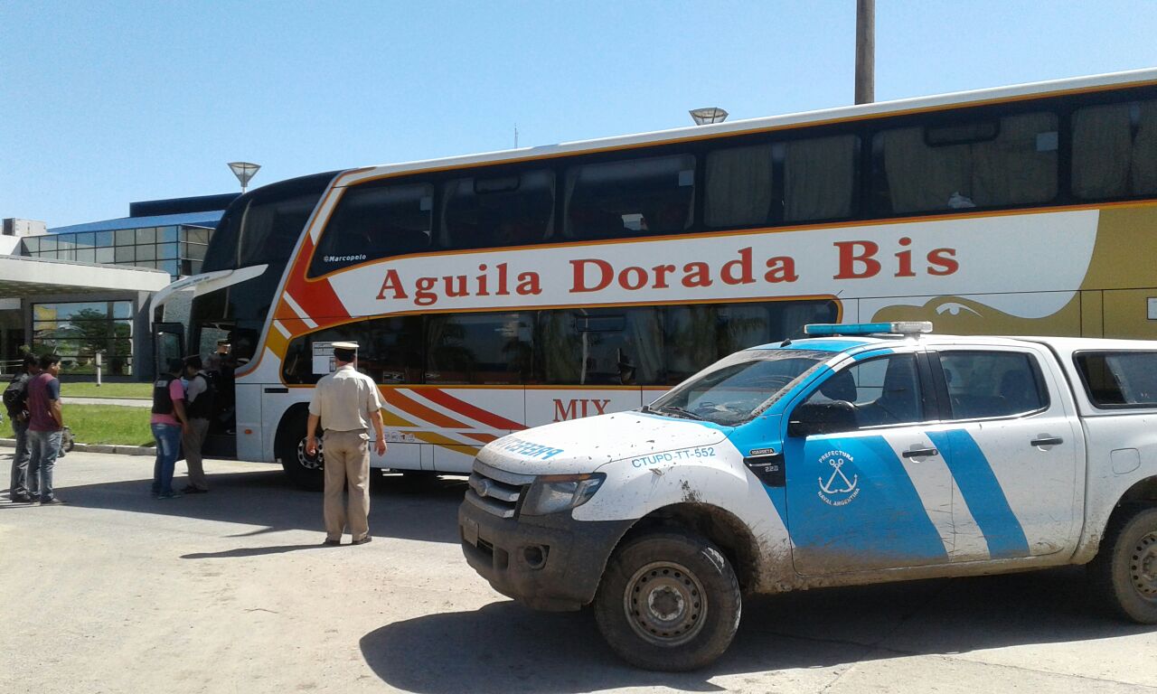 Prefectura secuestró celulares y accesorios de un micro larga distancia «alertado por un llamado anónimo»