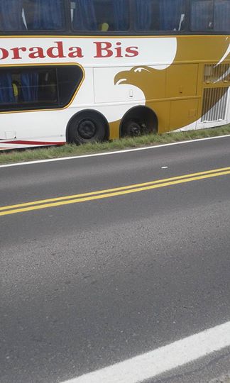 Pánico y susto de pasajeros de un micro de la empresa Aguila Dorada Bis en la R11