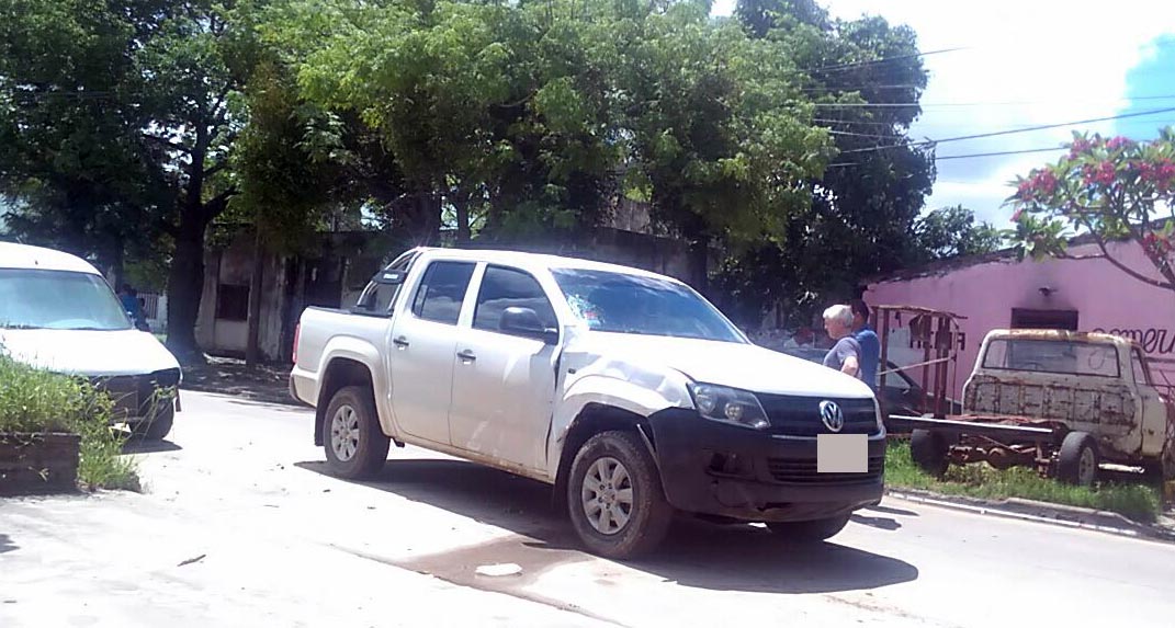 amarok-choque-calle-cordoba