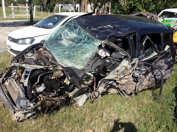 Así quedaron los 4 autos que chocaron en la R81, en Boedo, y murió una persona