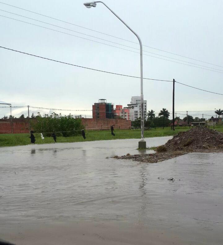 Otra vez la lluvia inundó las calles y barrios de la ciudad