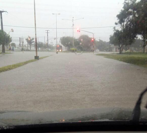 Otra vez la lluvia inundó las calles y barrios de la ciudad