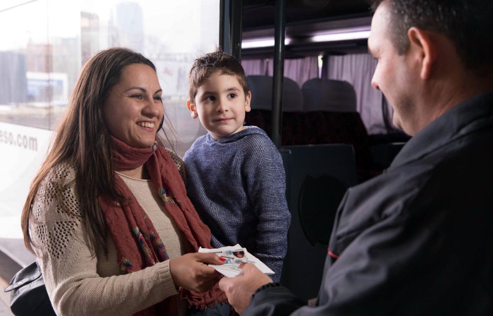 Ahora, para viajar en micros larga distancia hay que exhibir DNI y los menores deben ir con los padres