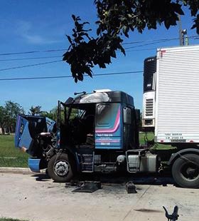 Así quedó el camión térmico incendiado