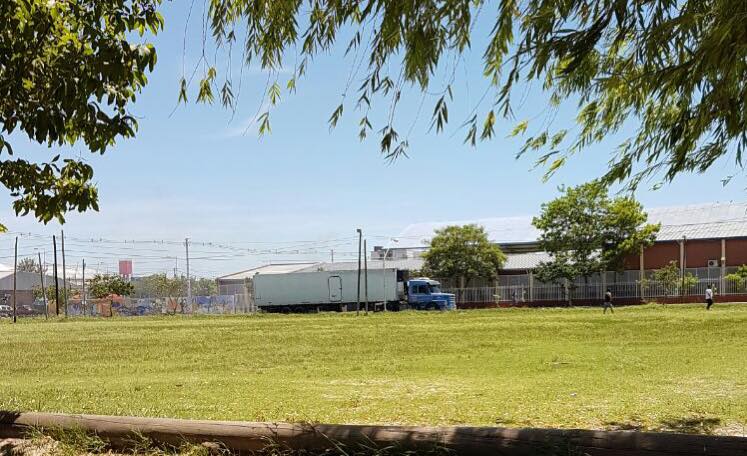 Se incendió un camión en el Mercado Frutihortícola (fotos y videos)