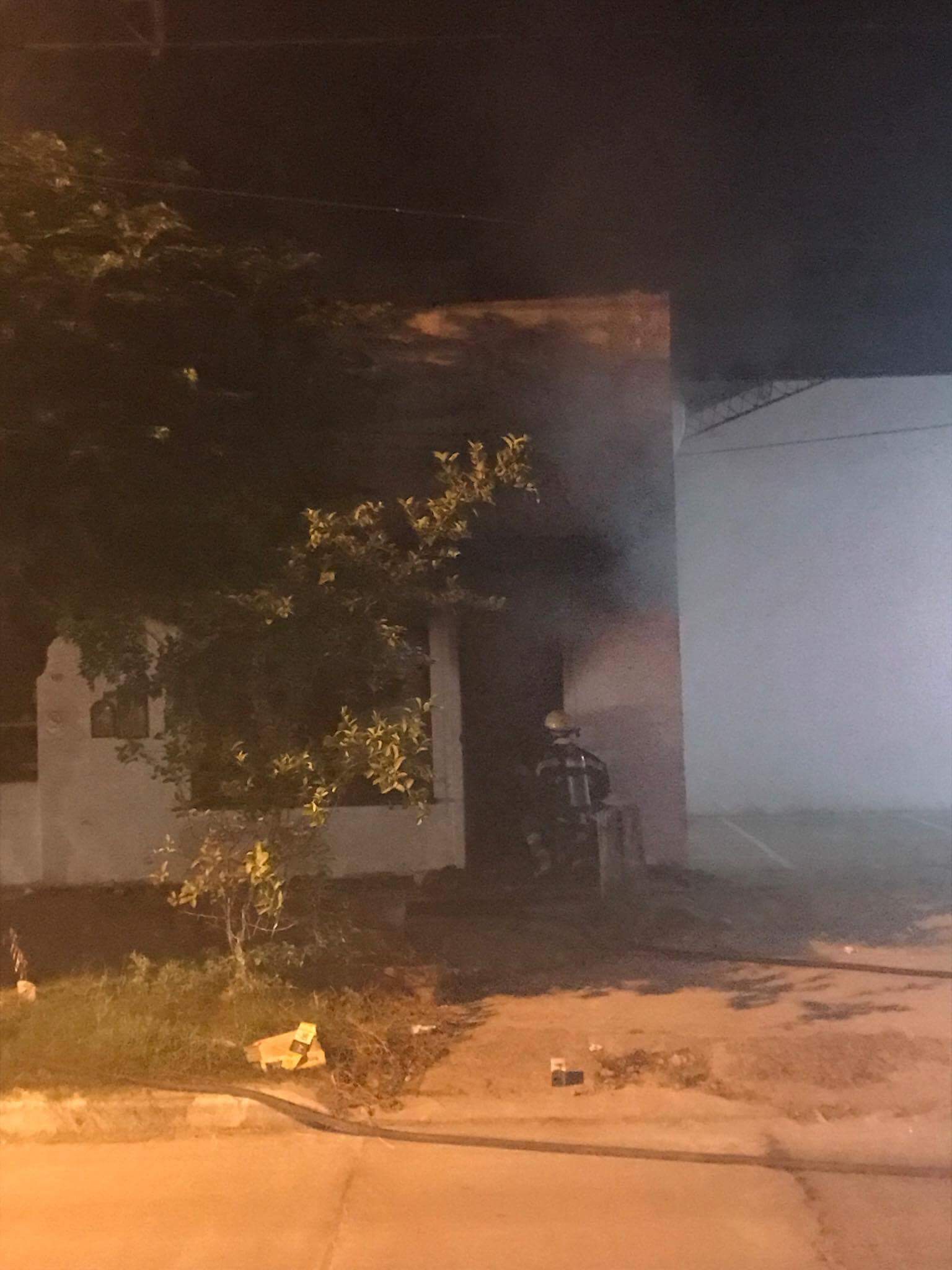 Incendio fatal en una casa de la calle Eva Perón, entre Saavedra y España. Un muerto