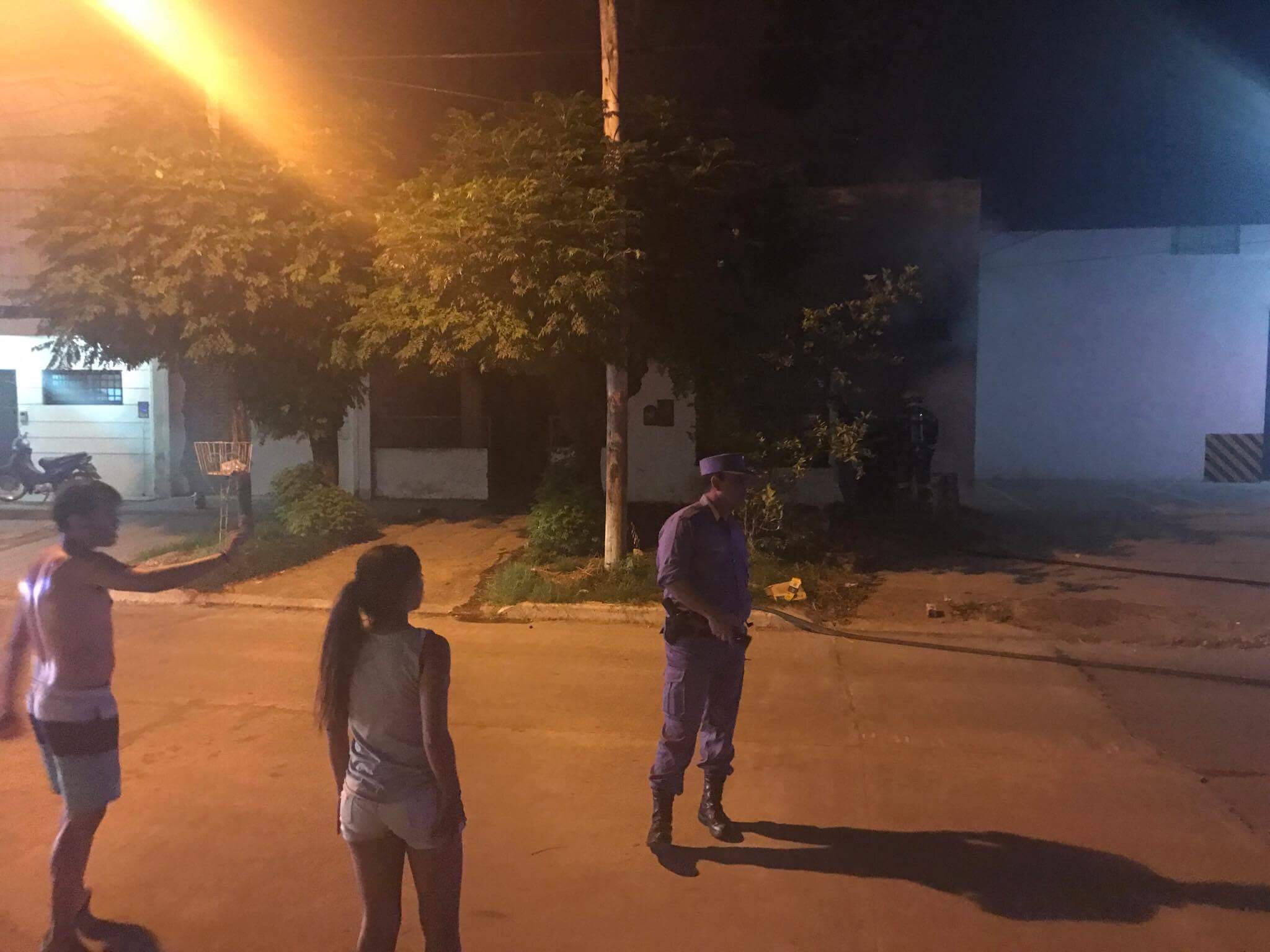 Incendio fatal en una casa de la calle Eva Perón, entre Saavedra y España. Un muerto