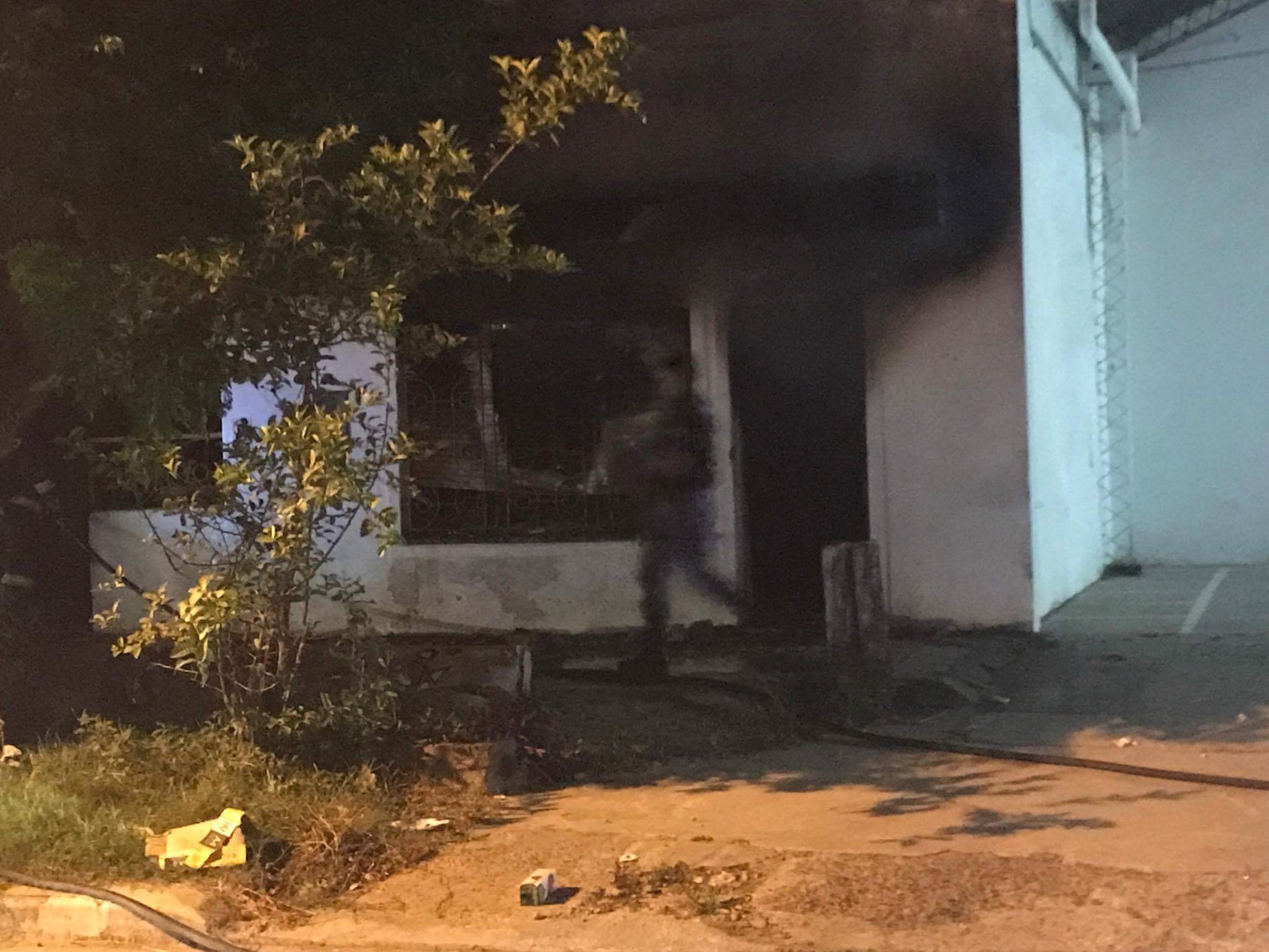 Incendio fatal en una casa de la calle Eva Perón, entre Saavedra y España. Un muerto