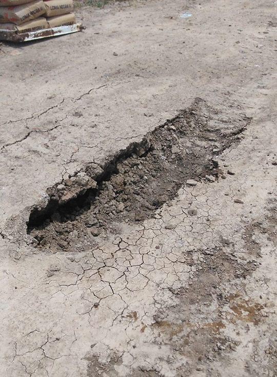 Se hundió un camión con cemento en el barrio Luján