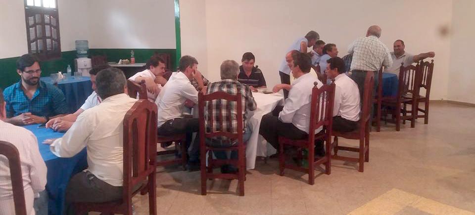 Gildo se reunió con intendentes y miembros de su gabinete