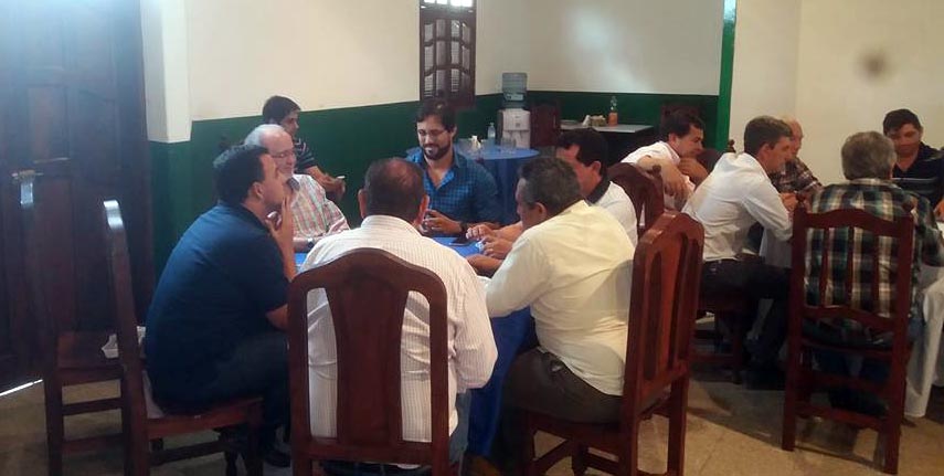 Gildo se reunió con intendentes y miembros de su gabinete