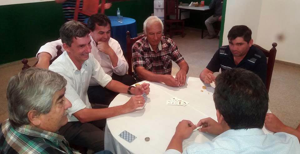 Gildo se reunió con intendentes y miembros de su gabinete