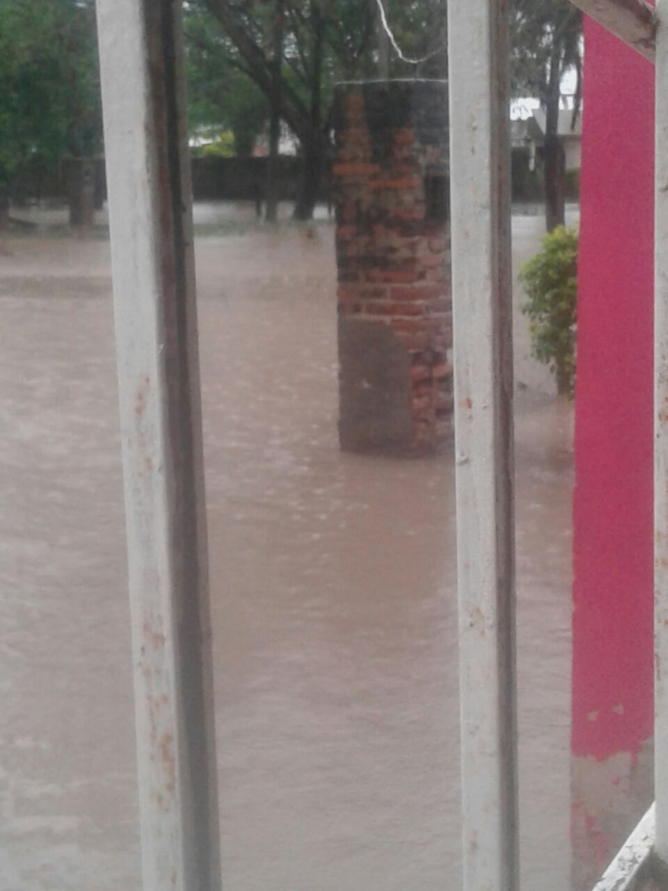 Ibarreta bajo agua, más de 200 milímetros de lluvia caída. Hay evacaudos