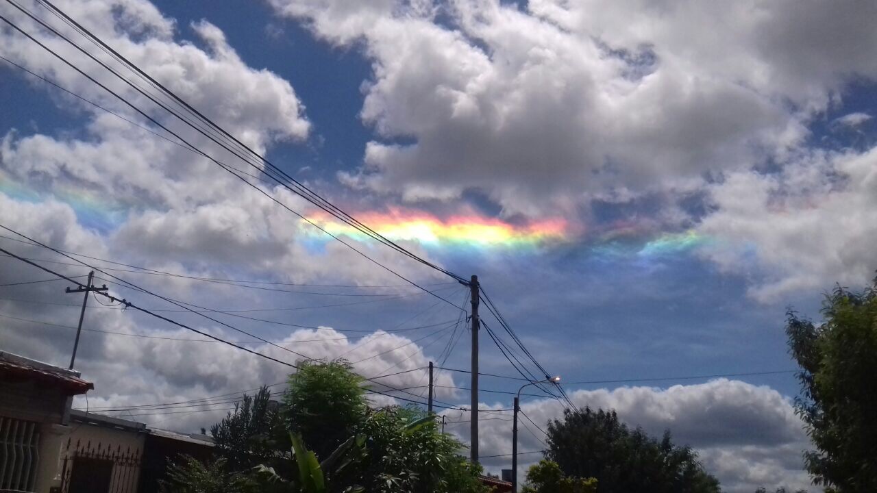 Maravillosa naturaleza: irisdencia o arco iris de fuego en la zona de Laguna Blanca y Clorinda