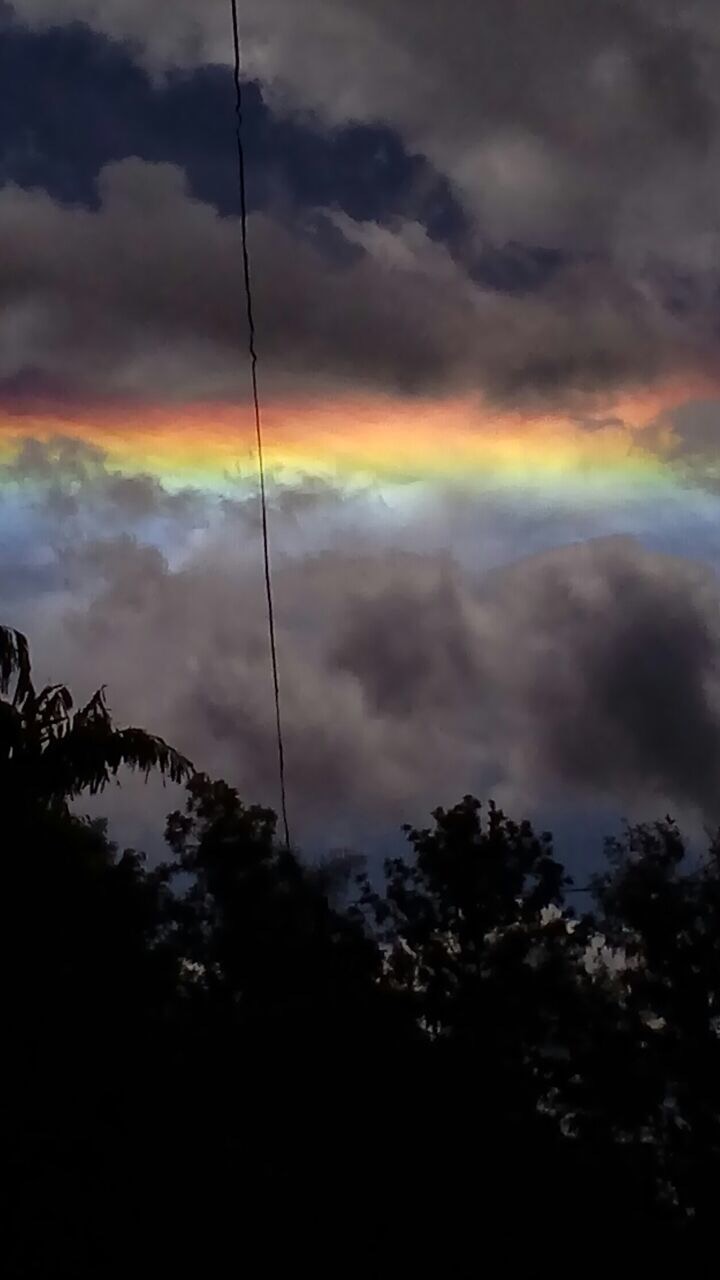 Maravillosa naturaleza: irisdencia o arco iris de fuego en la zona de Laguna Blanca y Clorinda