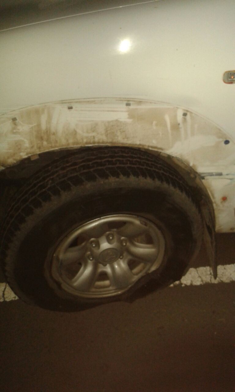 Camionero paraguayo esquivó un bache en la R81, chocó a un diputado y siguió camino