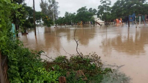 El gobierno provincial asiste a afectados por las inundaciones en Juárez y Pozo Yacaré