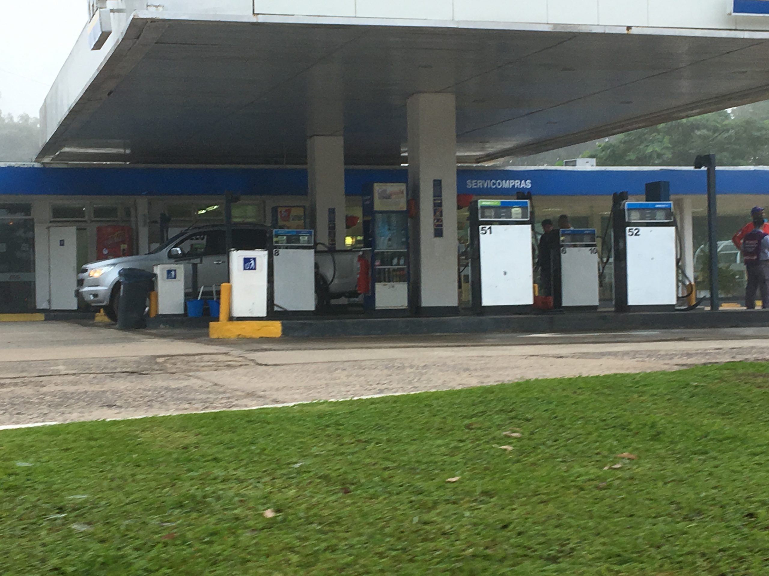 #6A / Actividad privada trabaja, administracion pública adhiere al paro