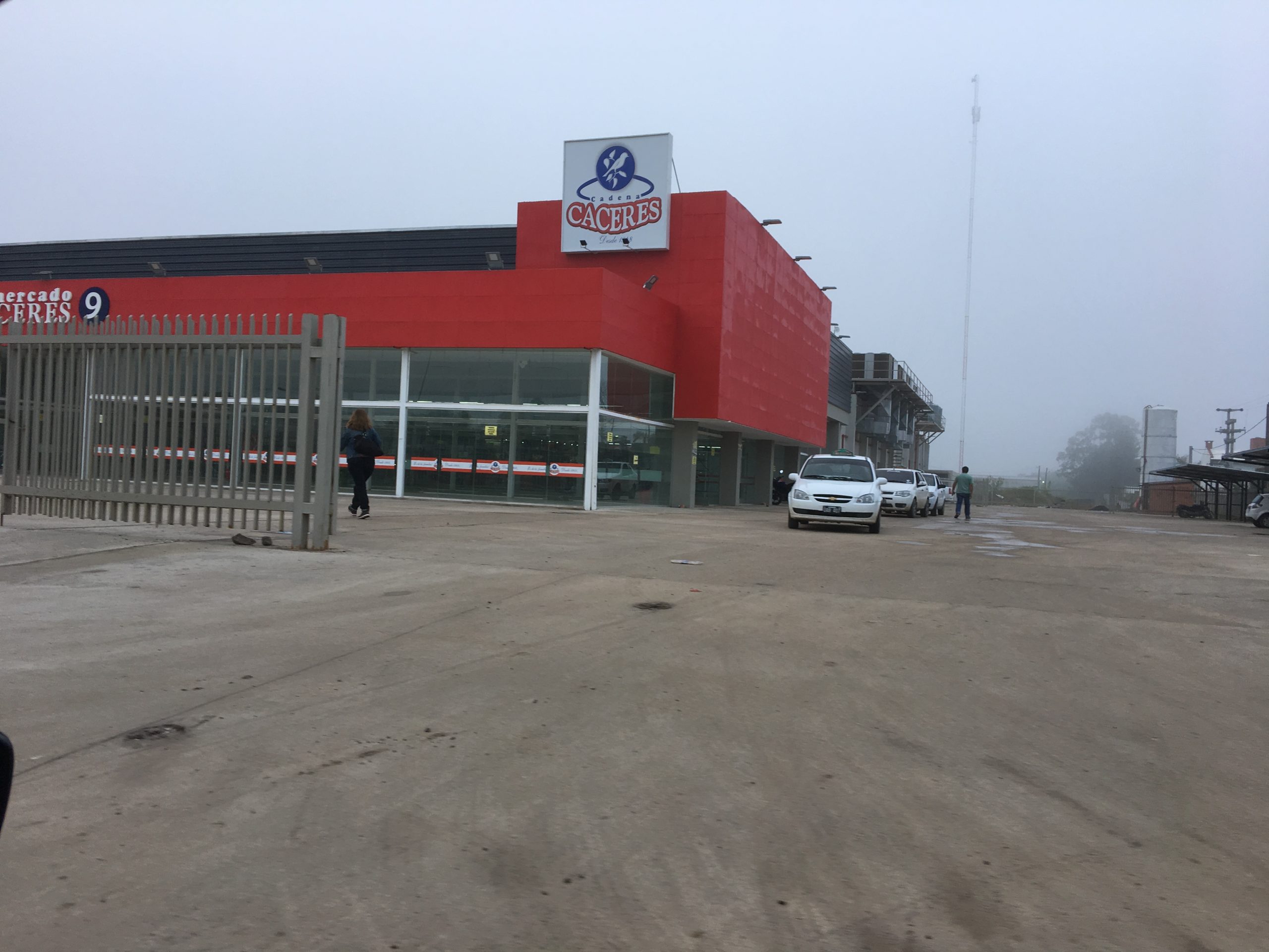 #6A / Actividad privada trabaja, administracion pública adhiere al paro