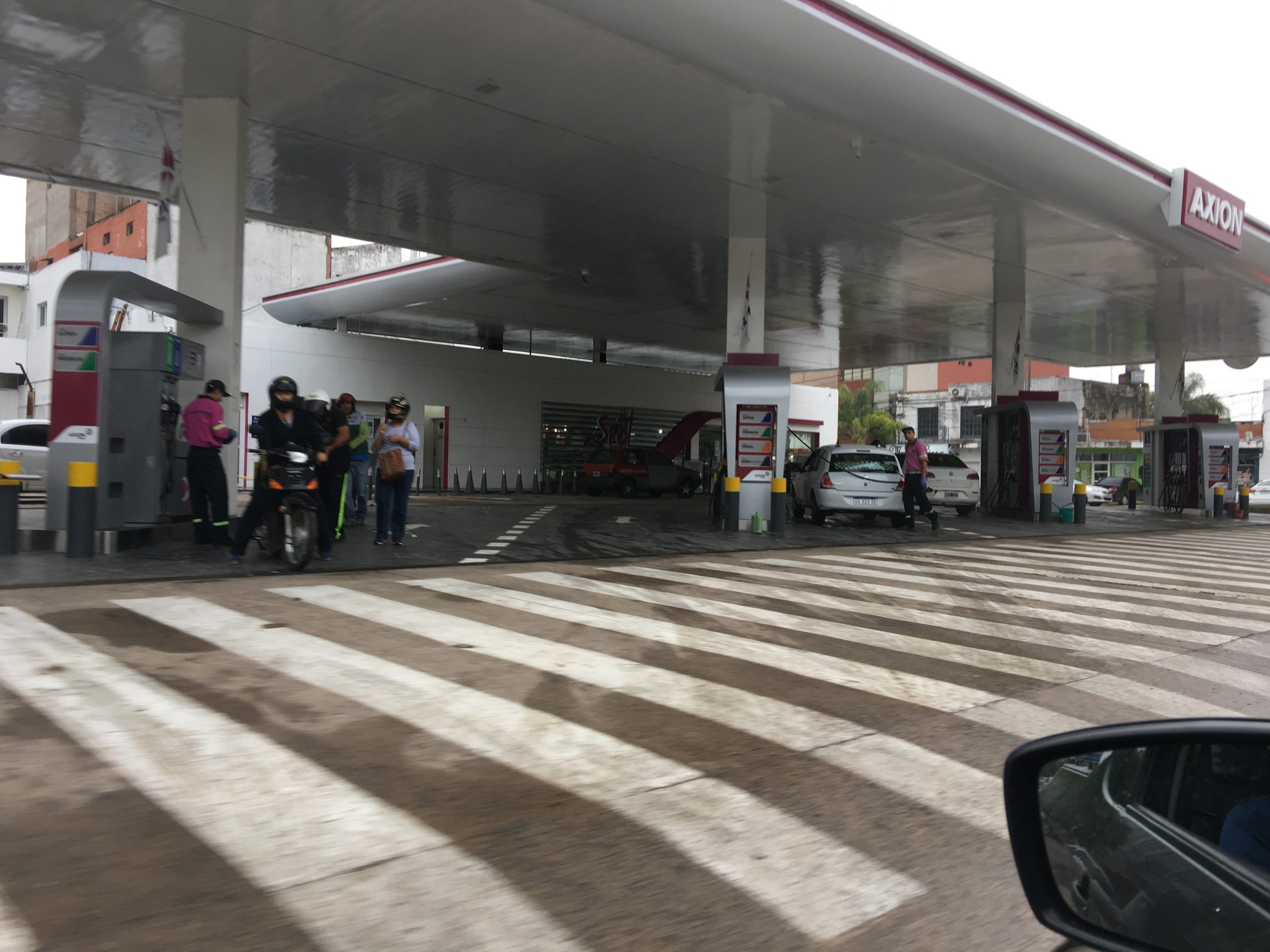 #6A / Actividad privada trabaja, administracion pública adhiere al paro