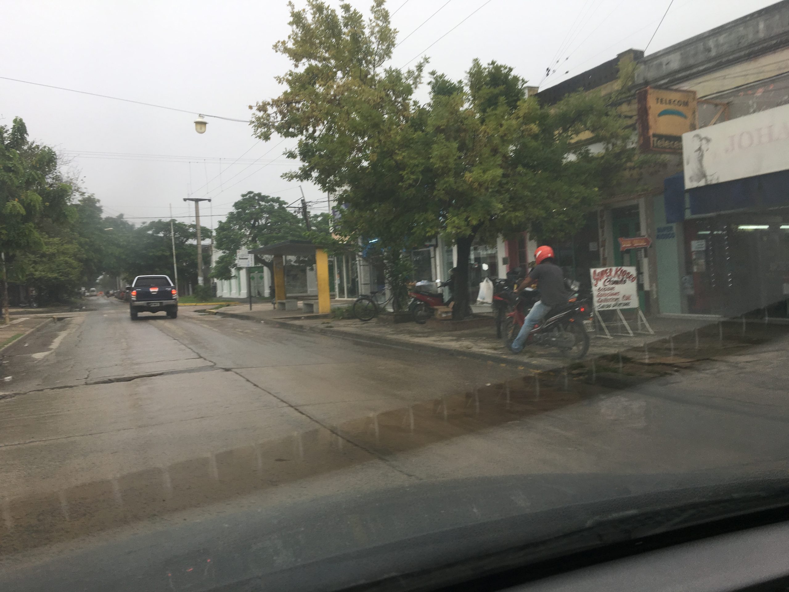 #6A / Actividad privada trabaja, administracion pública adhiere al paro