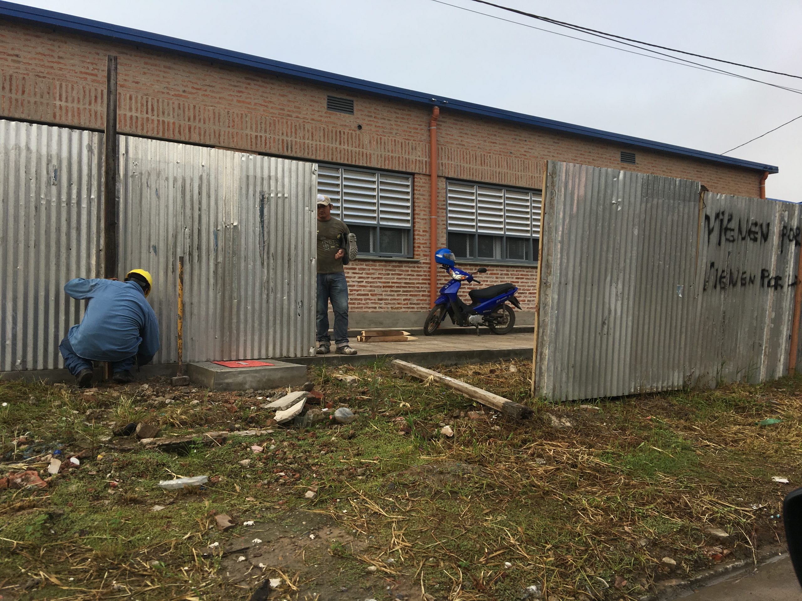 #6A / Actividad privada trabaja, administracion pública adhiere al paro