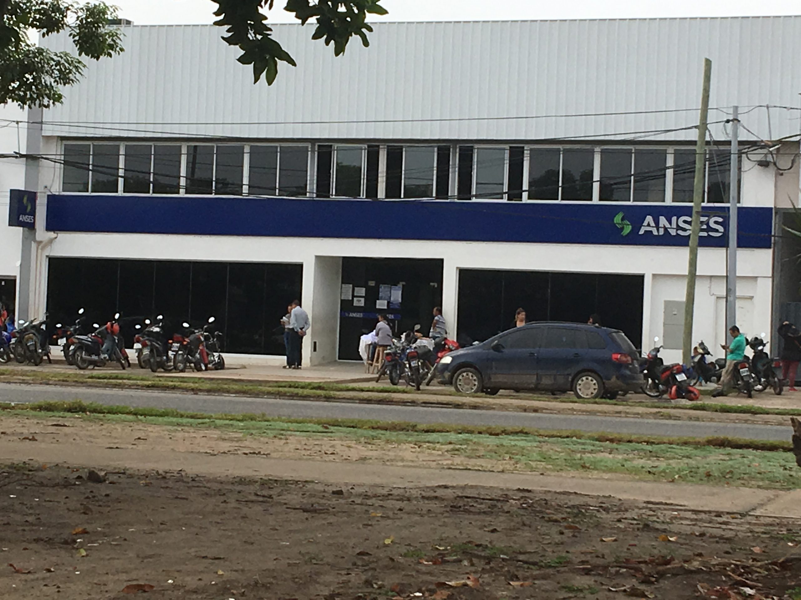 #6A / Actividad privada trabaja, administracion pública adhiere al paro