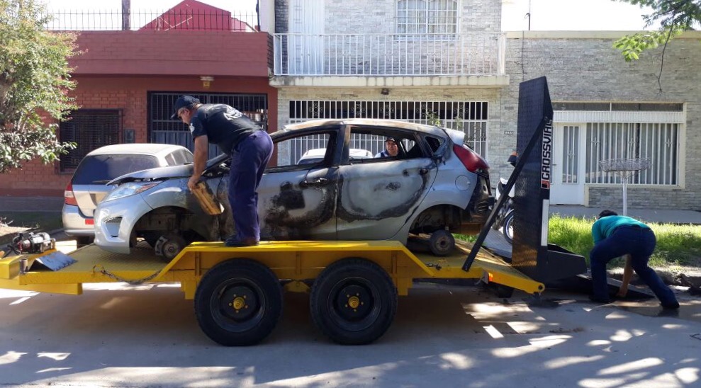 La Municipalidad intima a propietarios de terrenos baldíos sucios y autos abandonados en la vía pública