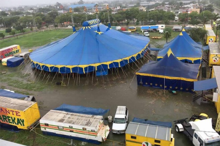 Soldados del RIM 29 ayudan a inundados del barrio San Agustín. Datos de lluvia caída, pueblo por pueblo