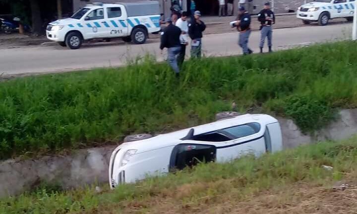 Conducía por la Circunvalación y terminó en el zanjón