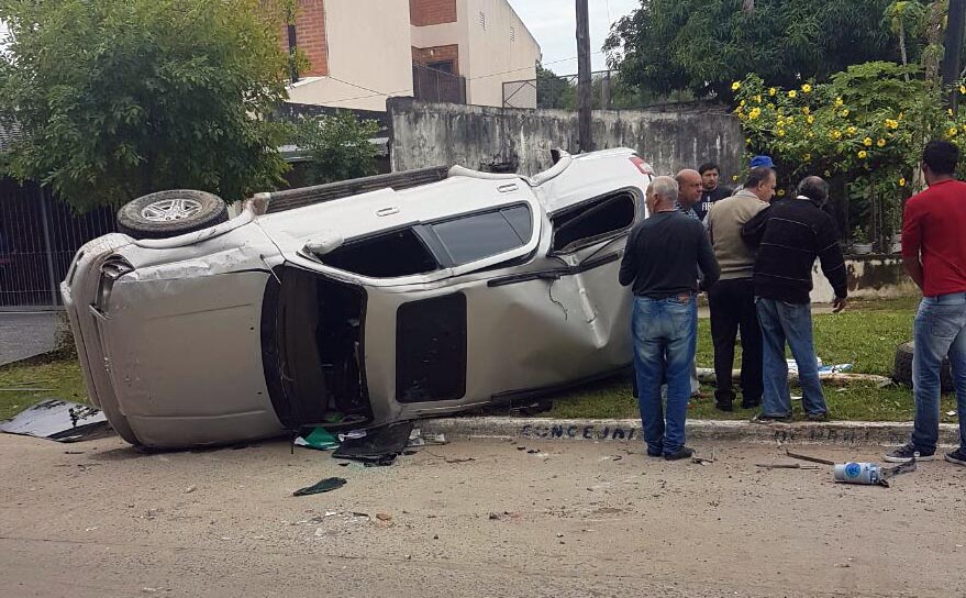 Violento choque en el barrio San Miguel, hay heridos