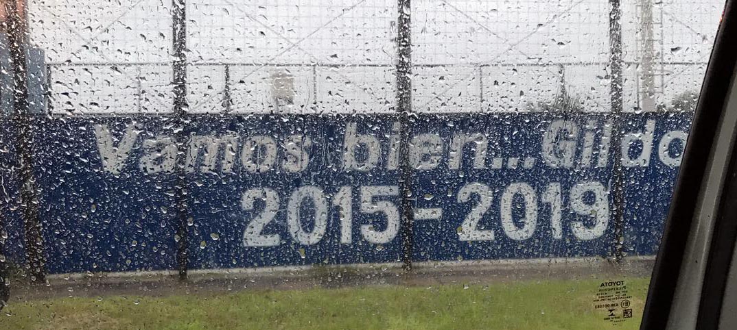 Otra vez llueve, 70 mm hasta las 11 de la mañana. Otra vez se colmatan las calles de la ciudad