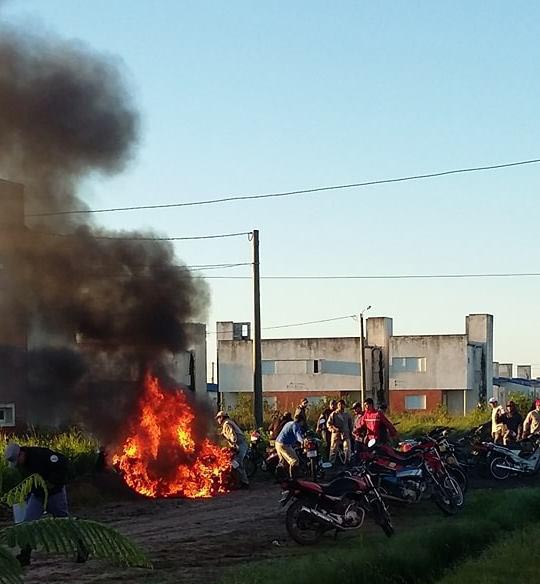 Se incendiaron motos de albañiles de obras en el barrio Nueva Formosa