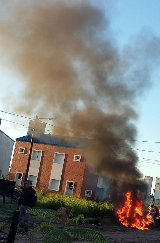 Se incendiaron motos de albañiles de obras en el barrio Nueva Formosa