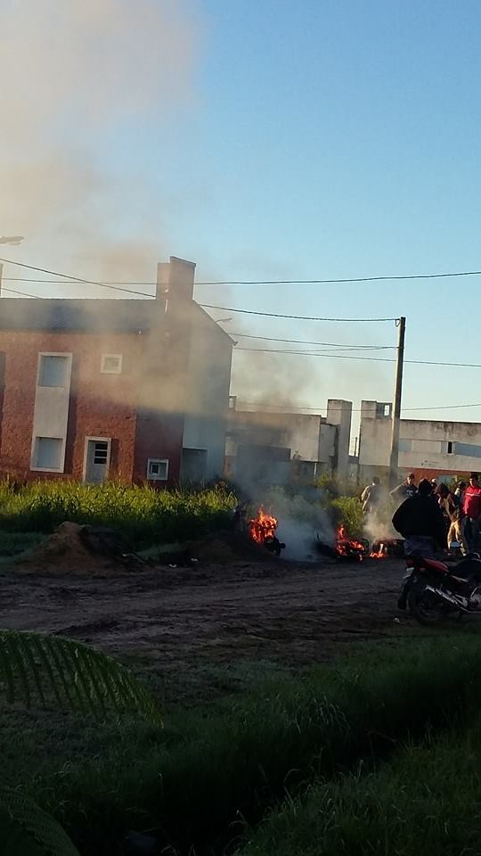 Se incendiaron motos de albañiles de obras en el barrio Nueva Formosa