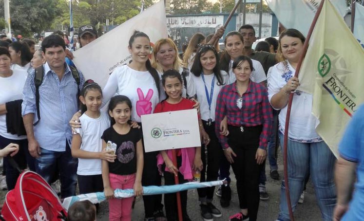 Sumar, la agrupación de la hija de Gildo, también desfiló en la plaza