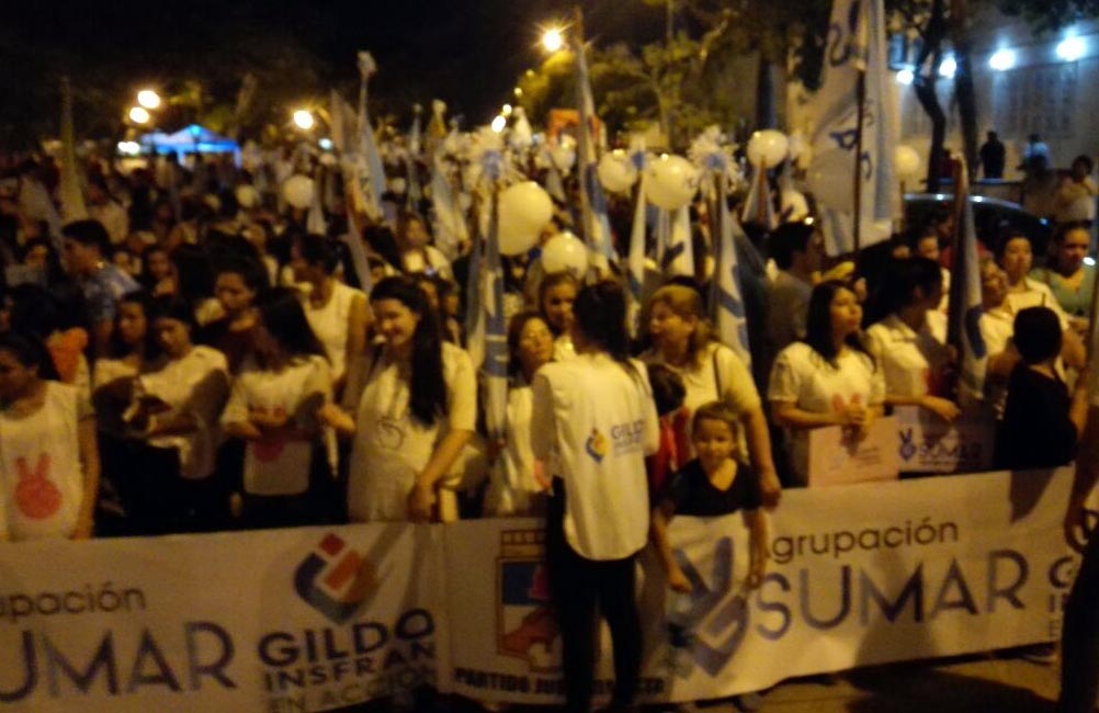 Sumar, la agrupación de la hija de Gildo, también desfiló en la plaza