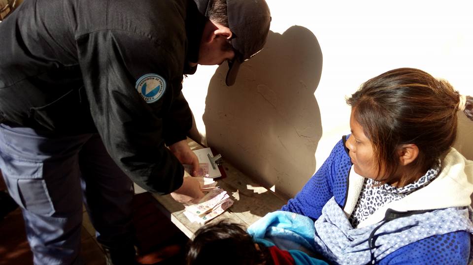 Recuperan tarjeta y plata del Anses, propiedad de una aborígen, en poder de una comerciante