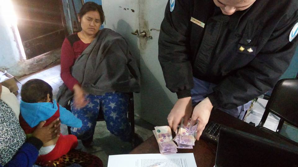 Recuperan tarjeta y plata del Anses, propiedad de una aborígen, en poder de una comerciante