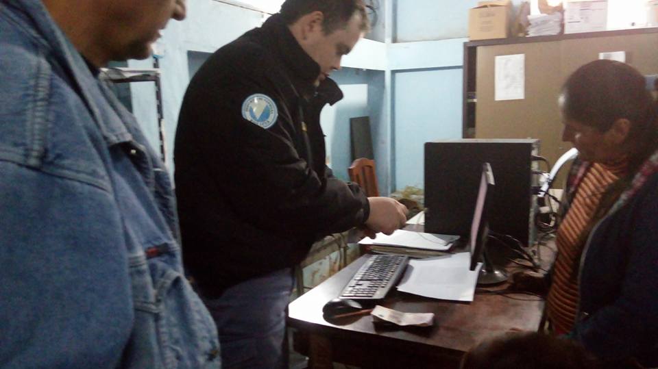 Recuperan tarjeta y plata del Anses, propiedad de una aborígen, en poder de una comerciante