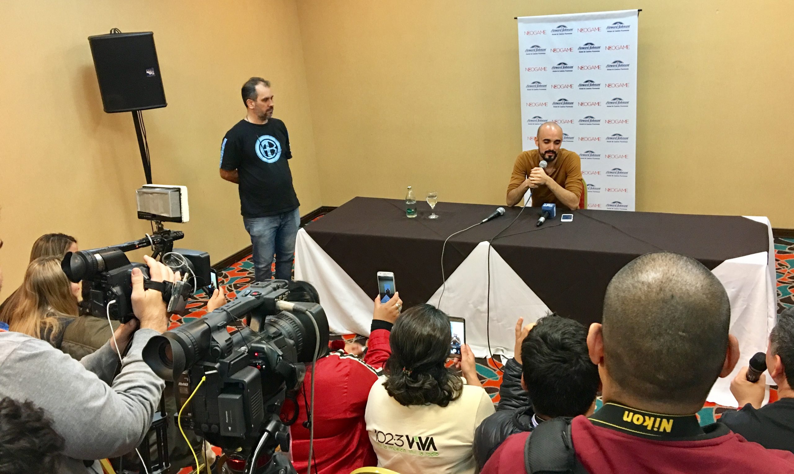 Abel Pintos llenó el Cincuntenario de canciones y fans formoseños