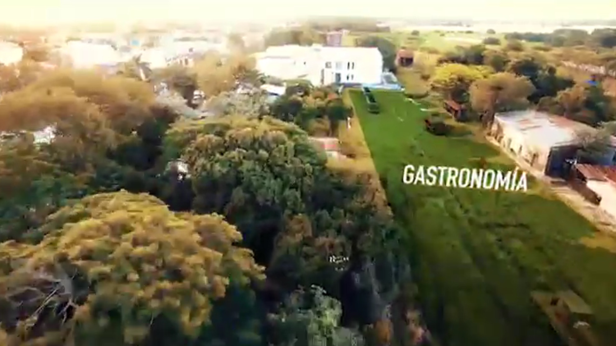 Jofré recorrió obras del ex FFCC, donde habilitarán patio gastronómico con carritos de fast food