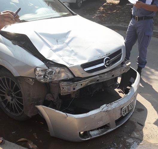 Cinco vehículos y una moto chocaron «en cadena» en el barrio San Miguel