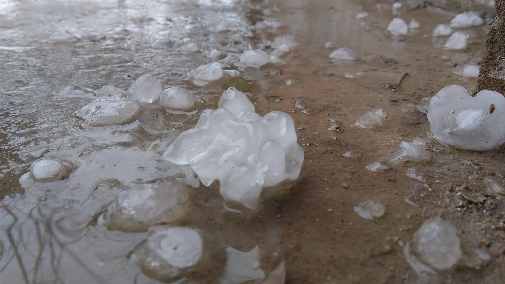 Tarde con granizo en la ciudad (video)