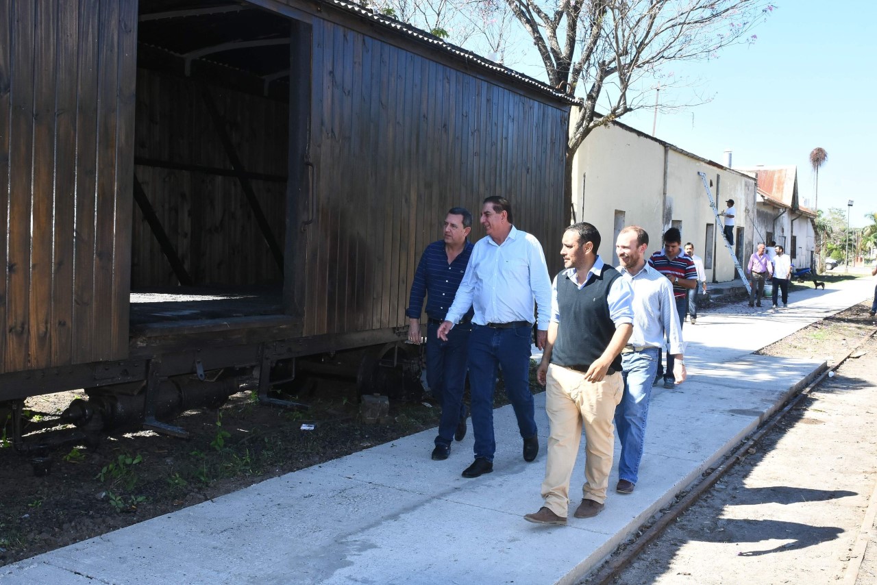 Jofré recorrió obras del ex FFCC, donde habilitarán patio gastronómico con carritos de fast food