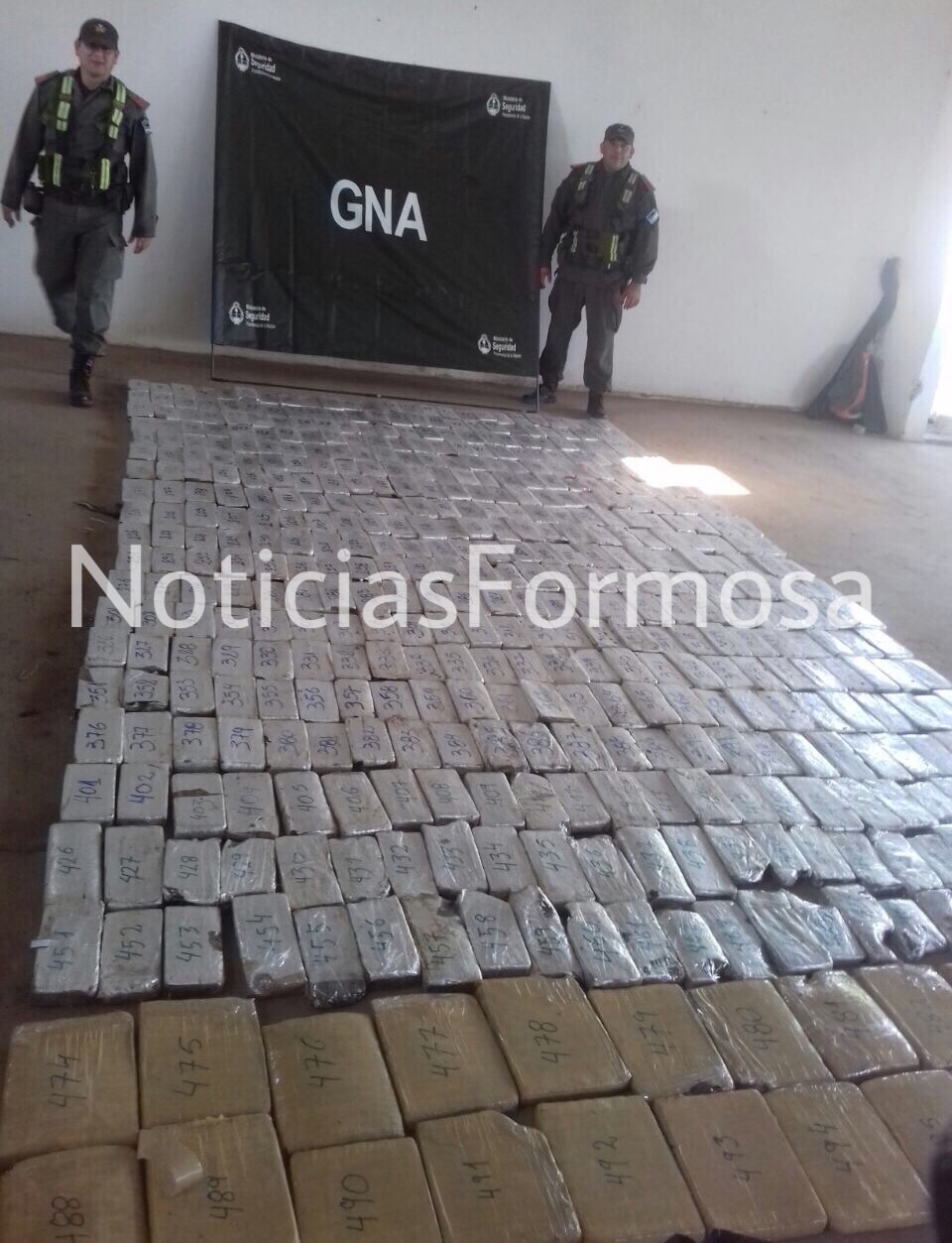 Gendarmería encontró 385 kilos de marihuana abandonada en un monte cerca de Pirané