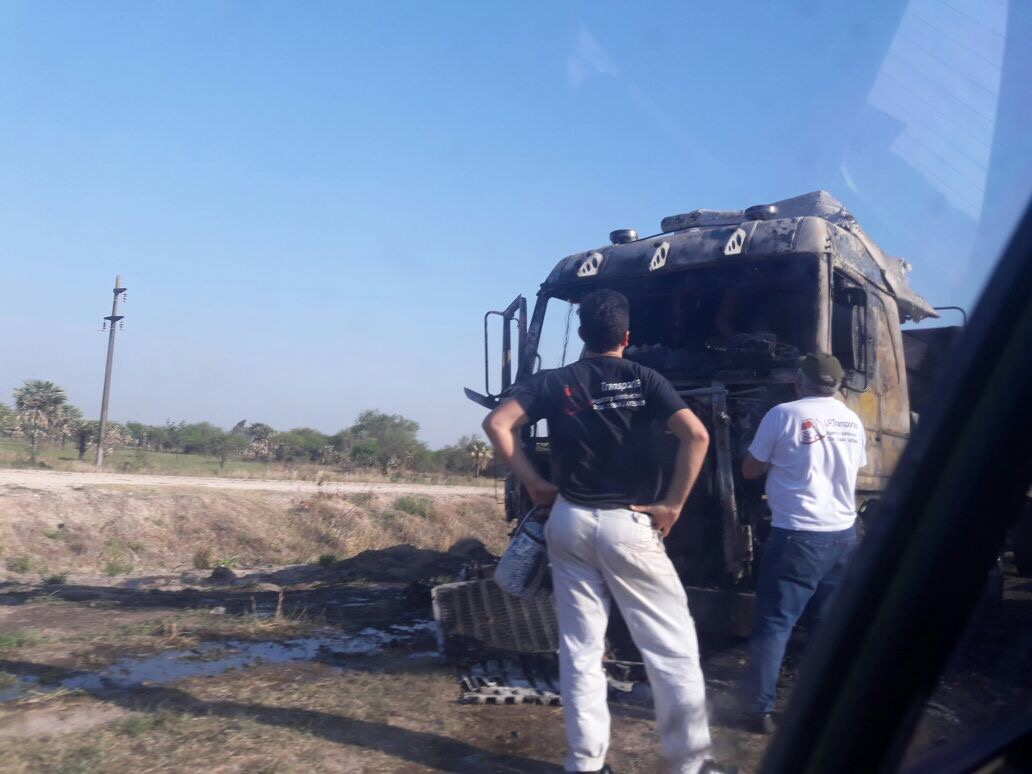 Se incendió un camión Paraguayo en Villa del Carmen