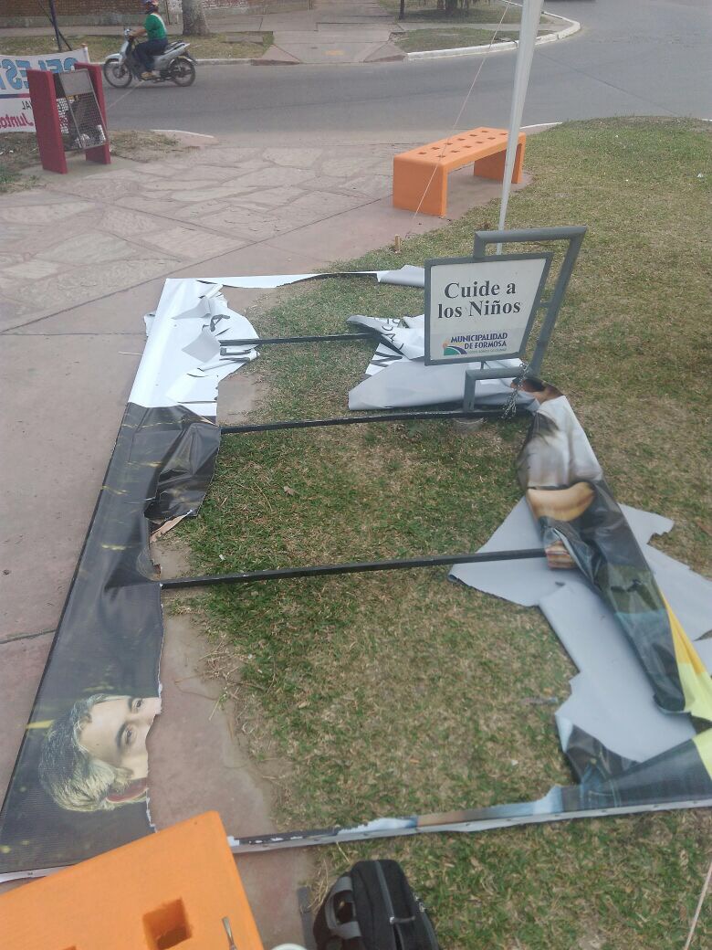 Piden que el ministro González investigue destrucción de carteles en «zona de cámaras de vigilancia»