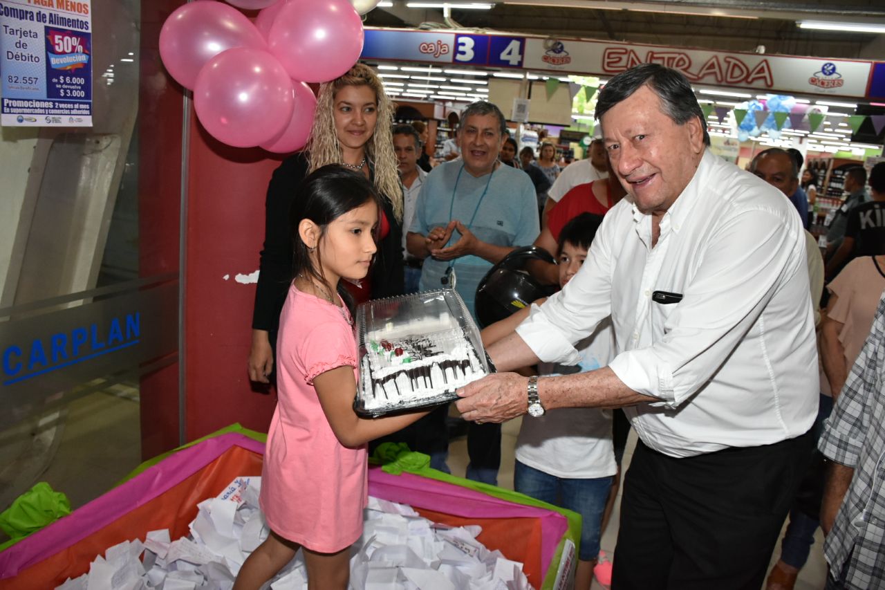 Cáceres sorteó 100 mil pesos efectivo entre sus clientes. Los ganadores