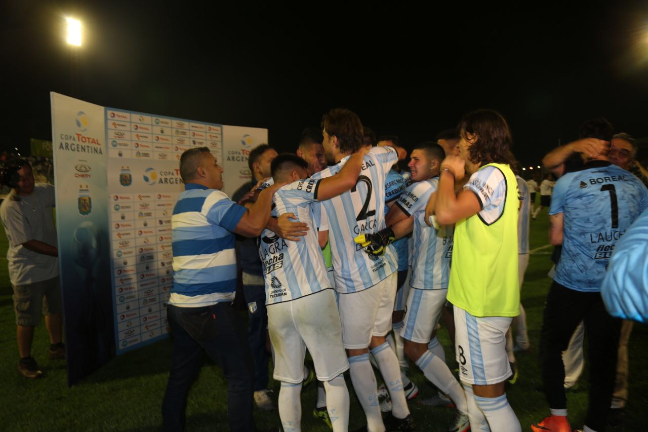 Atlético Tucumán tuvo su fiesta en el Antonio Romero